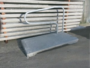 Single young-stock precast concrete cubicle bed with galvanised cubicle hoop by WCCP Devon